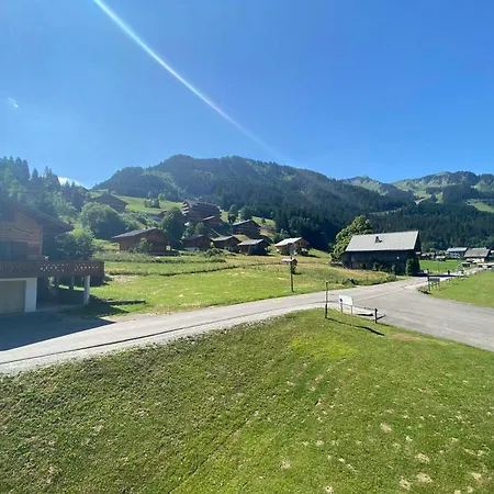 Familial Proche Centre Avec Balcon Et Parking - Fr-1-693-99 Appartamento Châtel