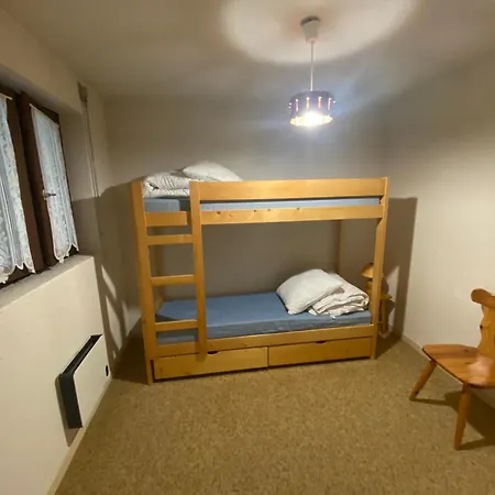 Familial Proche Centre Avec Balcon Et Parking - Fr-1-693-99 Appartamento Châtel